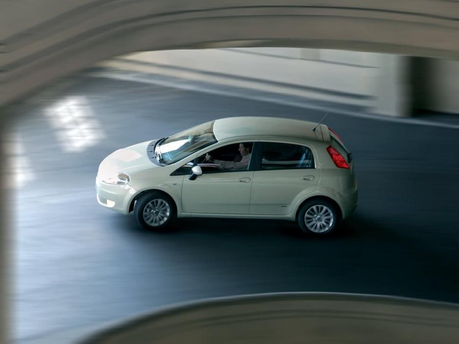  Fiat Grande Punto 5-Door 2005 года  (фото 13 из 14)